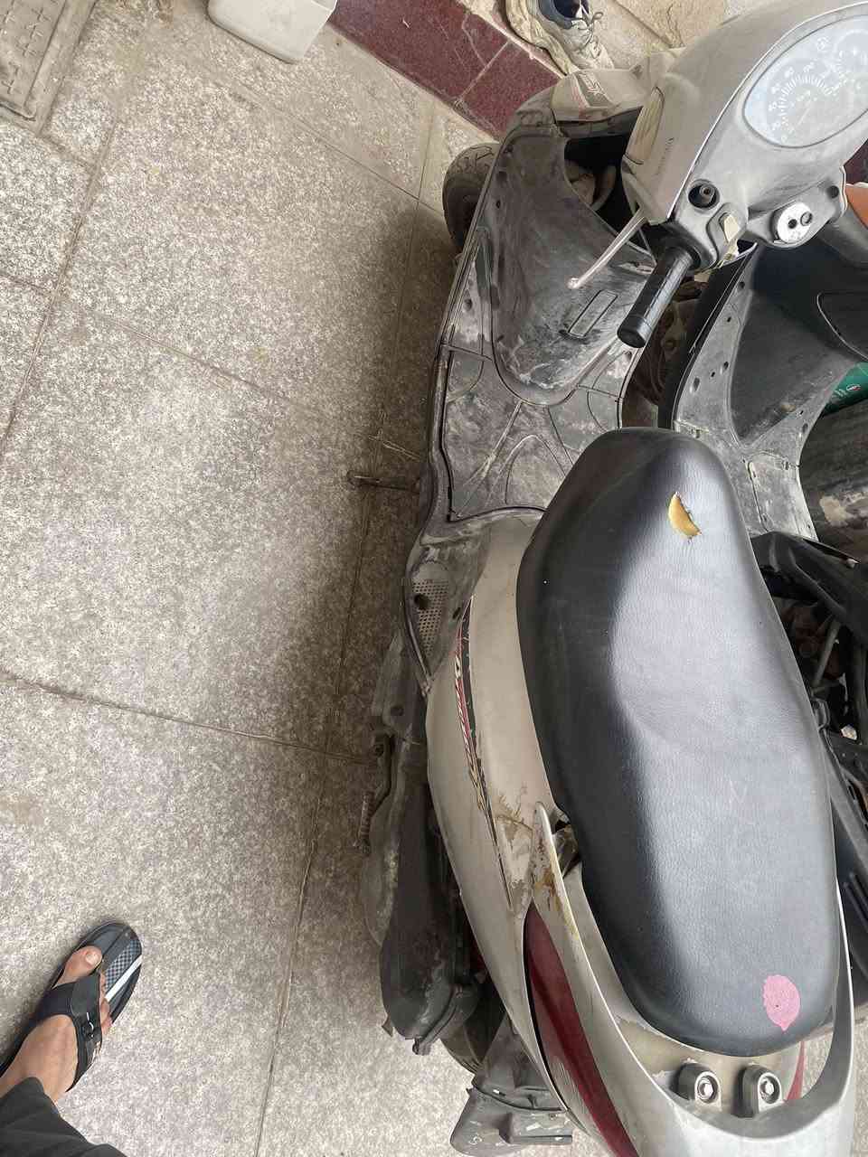 السلام عليكم دراجه بريز للبيع لايت ناصي دراجه مكفوله ع وضعية الرمبه مامفتوح ولابرغي جيب وياك مصلح وكلبهه بس كفراتهه شويه مشخطه من شتريتهه هيج اني منزلهه من الرمبه ع ايدي رايدهه ٧٠٠ وبيهه مجال ***********
