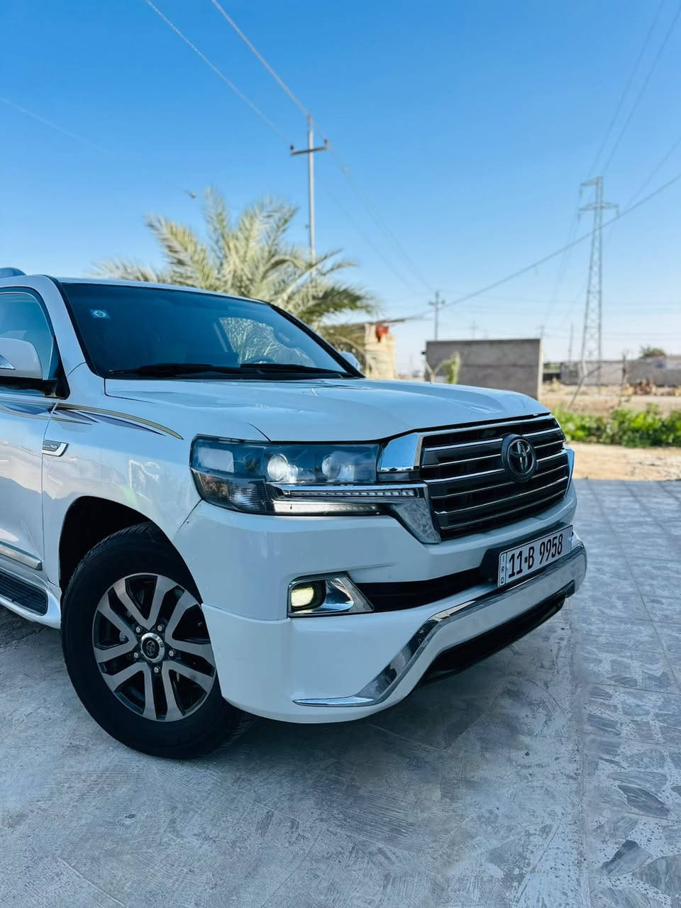 سلام عليكم لاندكروز  ١١ ستينيه معروفه مواصفات الستينيه محدثه ١٧ كامل بيهه طخه بل بجم لا لغود ولا شواطي السياره مصبوغه قطع التحديث مكينه وكير مكفولات مكينه ٦ سلندر هزه ورقم جديد رقم دولي السعر ٢٧٥ وبيهه مجال قليل غير متواجد على الفيس مكاني بغداد ***********  👍***********
