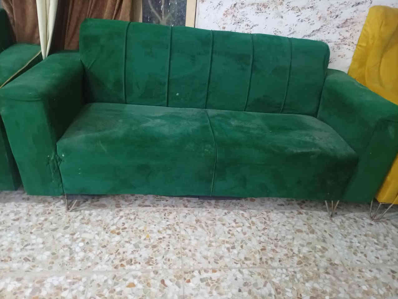 اسلام عليكم تخم 10مقاعد نضيف كلش اي ضرر مابي لونه مطعم سعره مناسب مكاني حله نادر  الثانيه عله الخدمي ***********
