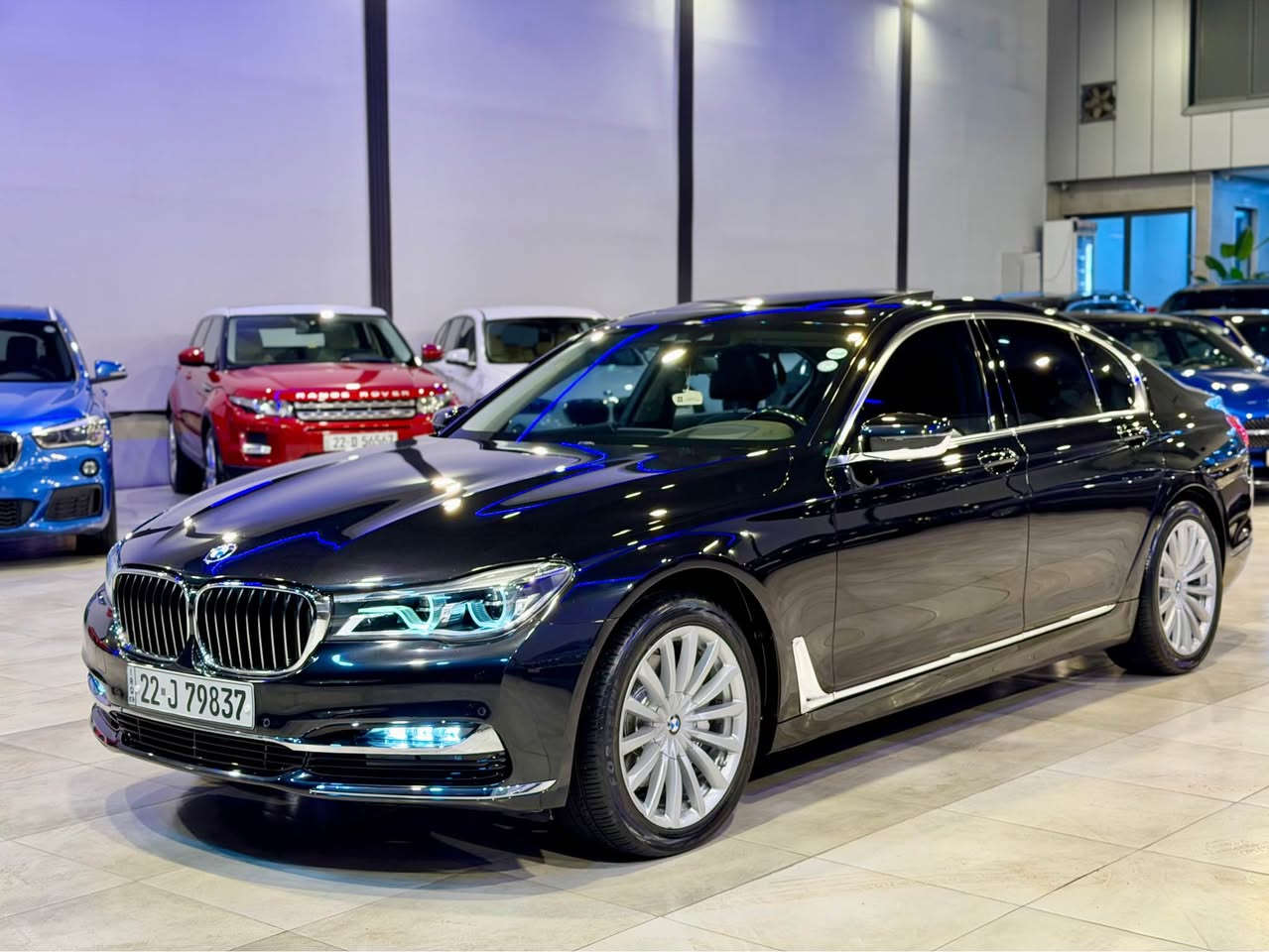 BMW 2017
V6 كاز ضمان دولي 
مواصفات 
رادار امامي حلفي جانبي 
لايتات ليد زينون متحرك 
حساس خلفي امامي اوتو بارك 
كشنات مساج 
سلايت 
كشنات ميموري هيتر 
بصمة  ابواب 
صندوق كهرباء 

سيارة كلشي بشرط سونر كير محرك كهربائي 
٢ قطعة كلير  

238$
*********** وتس اب 
*********** أربيل, العراق
