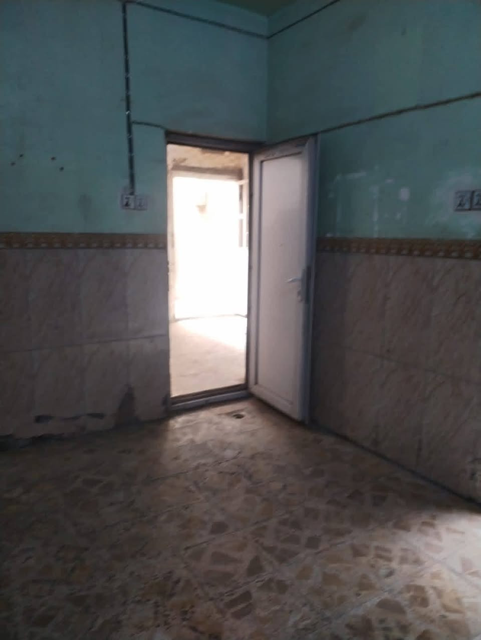 بيت للايجار 60م نجف حي وفاء قرب المجسرات الزهراء 
طابق واحد يتكون من غرفه وصاله ومطبخ وحمام نظيف 
كاشي وسيراميك ايجاره 225الف للاستفسار ***********
