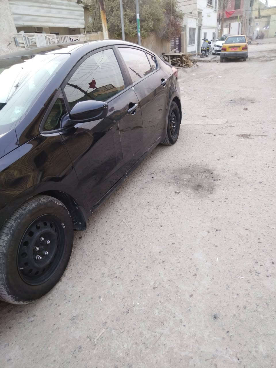 السلام عليكم كيا فورتي موديل 2018حادثهه باب السايق محرك 2000دوش وارد أمريكي  سياره نص فول سعر 115 بيهه مجال ***********
