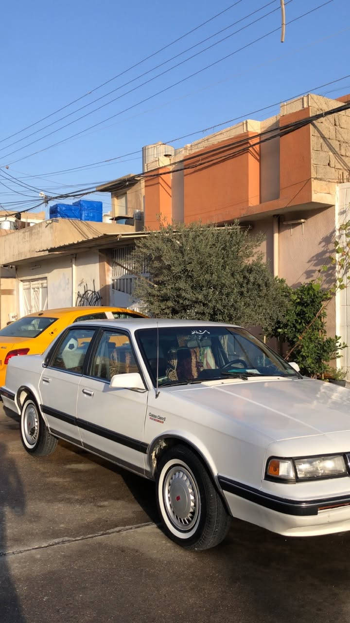 سـلام علـيكم اولدز موبيل 1990
صبـغ عام جماليه 
محرك جديد مبدل صارله شهر بس بي صوت جعوب قليل مابي لاصرف لا بغار شلعه تشك كاع كشرها حلو يخبل كبات واحد مكسور والبقيه شويه صبغهم تعبان سياره حلوه وكاعده مابيها اي عيب سبب البيع علمود نسافر ومكاني كركوك و رقمي ***********
