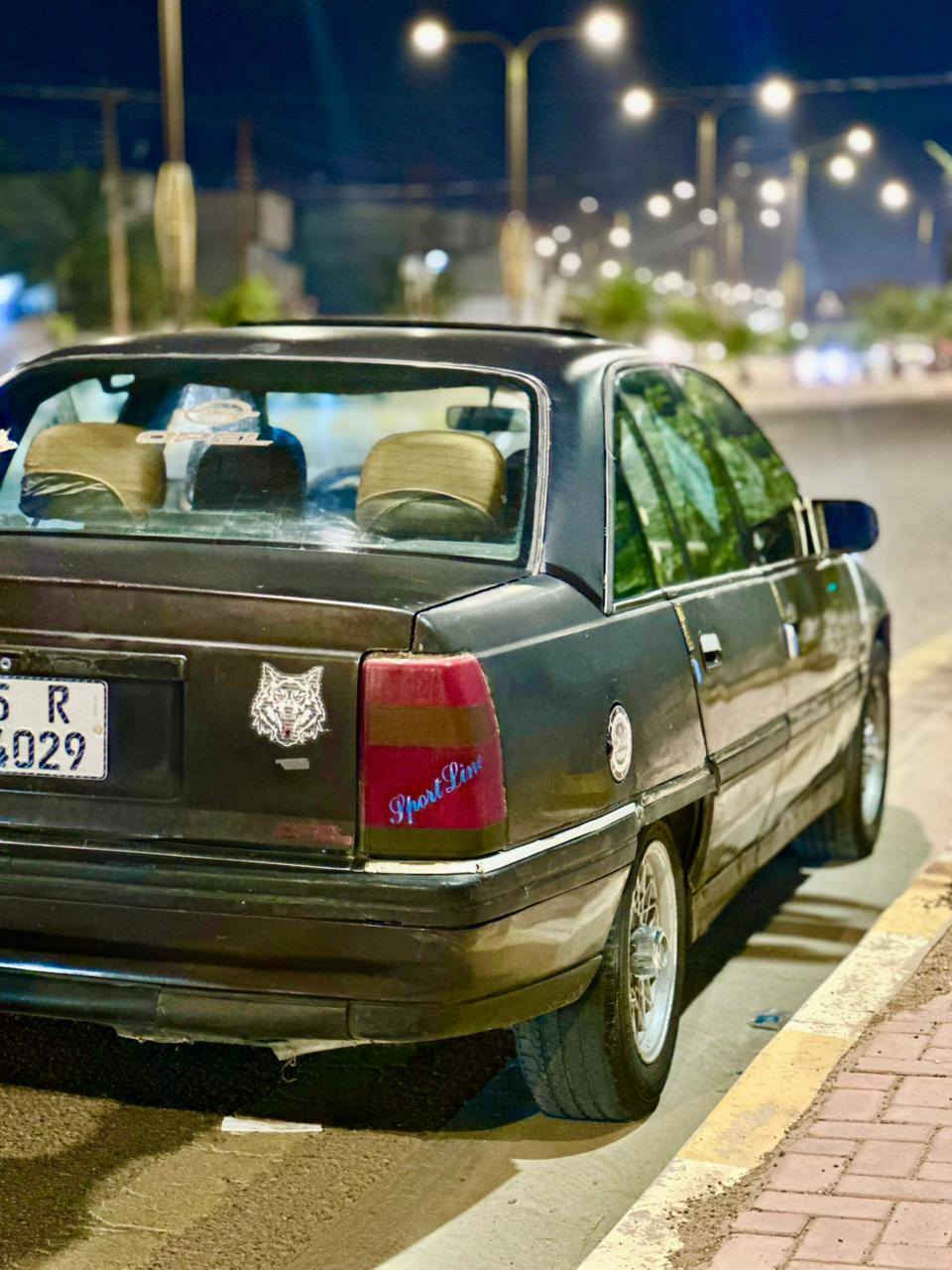 السلام عليكم للبيع  موديل 1990محرك 2000 بلادي كير ومحرك مكفول فتحه كهربائيات كلها شغاله 
رقم الانبار الجديد تحويل ثاني يوم سعر 28 بي مجال 
***********
