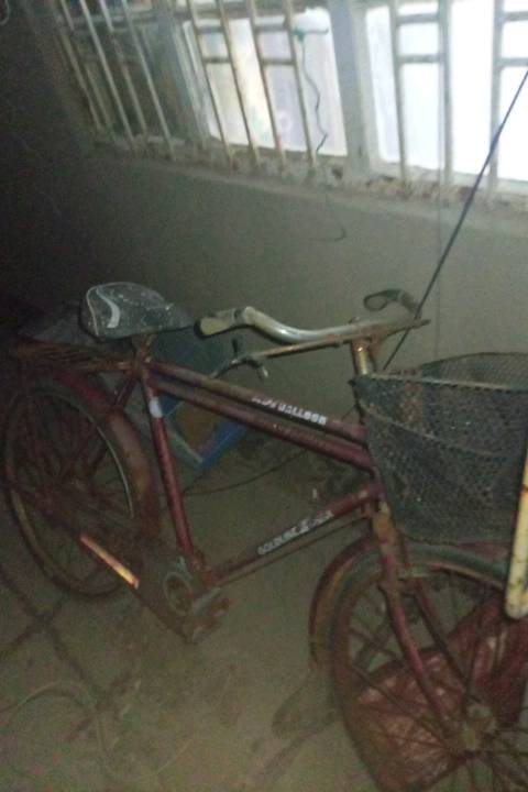 شباب بايسكل ياباني أصل بس يحتاجله ادامه تواير و زنجين و خفايف