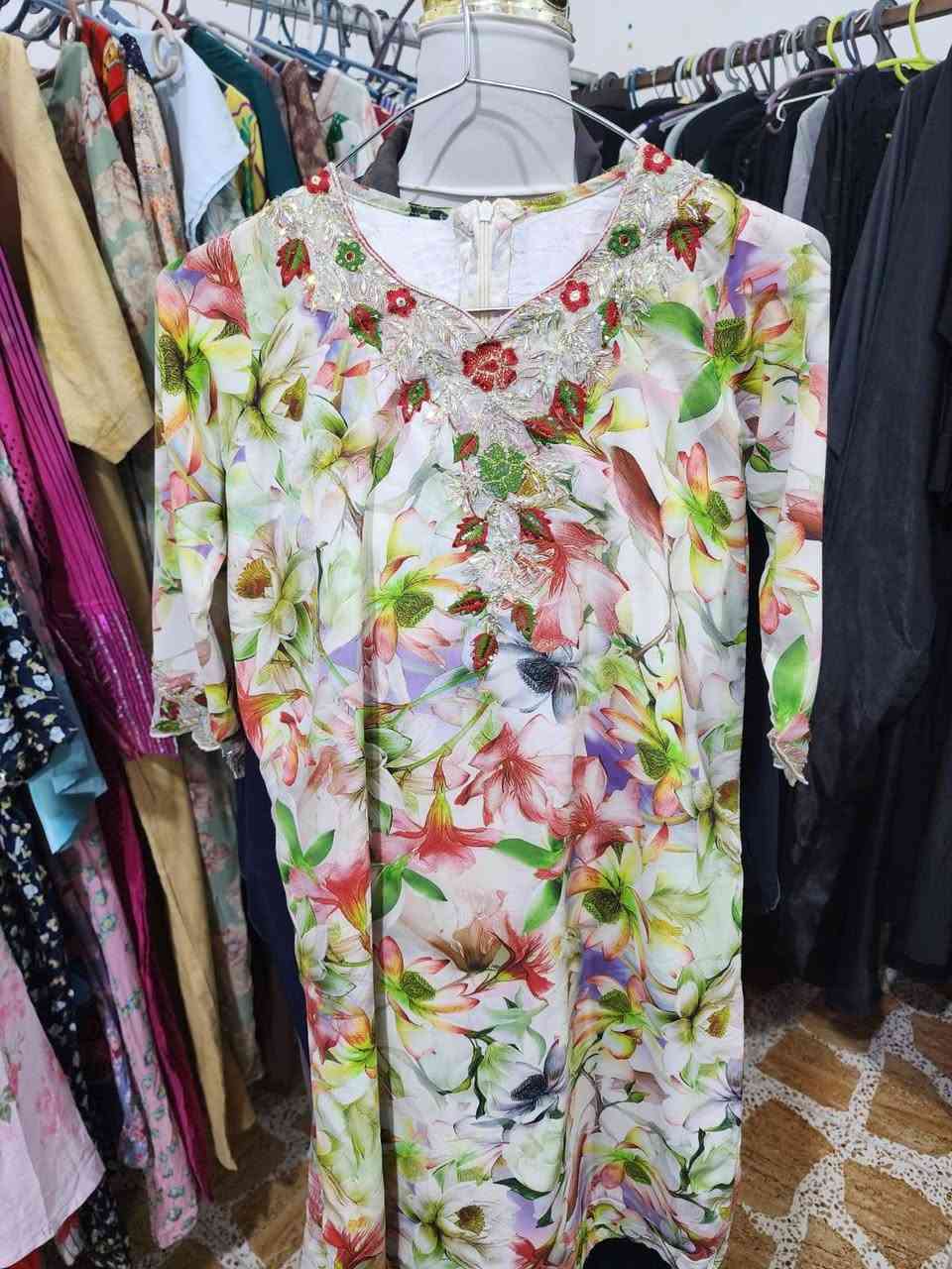 السلام عليكم رجعنه وفرنه باله مخور مال اطفال كركيعان ودشاديش من عمر ٤سنوات الئ عمر ١٥ سنه نظافه فول كسر يوم وتدللون علينه العنوان بهرز خلف السوك عماره حجي خلف للاستفساروالتواصل على رقم ***********متواجين من ساعه ٩صبح الئ ١٢ ظهرا ومن ٢ونص للفطور ومن ورئ الفطور الئ ١١ باليل واهلا
