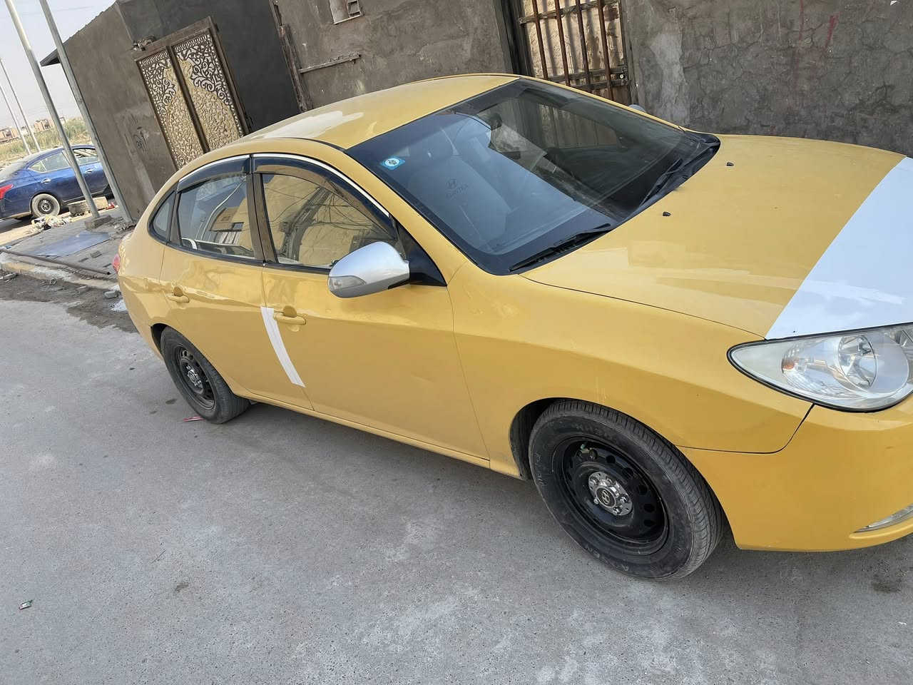 النترا مديل 2009 بيه تبديل بنيد وخشم الجاملغ وبيه الجاملغ الوره تعديل بدون دواخل تحكمات جهتين هيتر بل كشن تبريد وتدفئه شغالات صدر جديد امامي بس الخلفي بس شويه مكينه 2000 دوش مكينه وكير مكفولات  رقم بغداد الجديد السياره بسمي بيه او مراوس حسب القناعه *********** ((90)) وبيهه مجال
