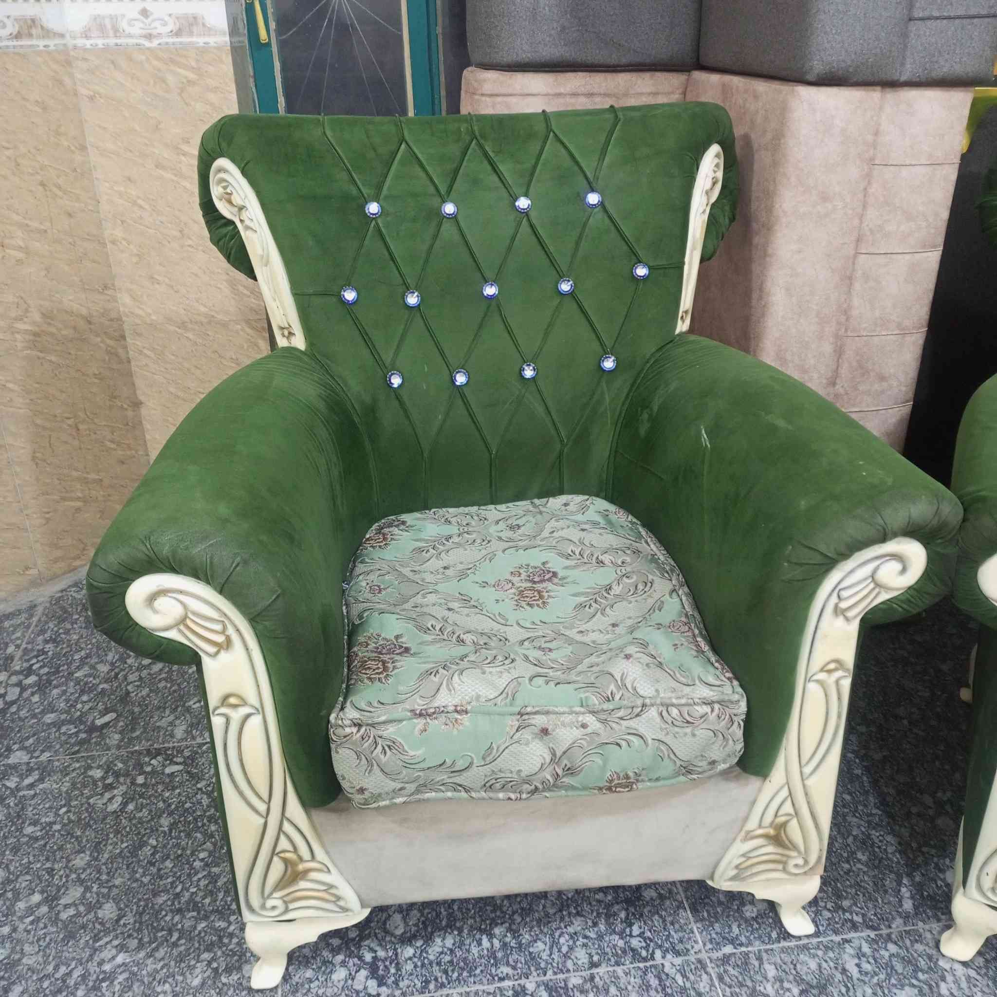 تخم ملكي مستعمل اخو الجديد ١٠ مقاعد تركي السعر ٥٥٠ ألف  بابل الحمزه الغربي حي الدولار قرب عماره دكتور ناجي أتصال ***********
