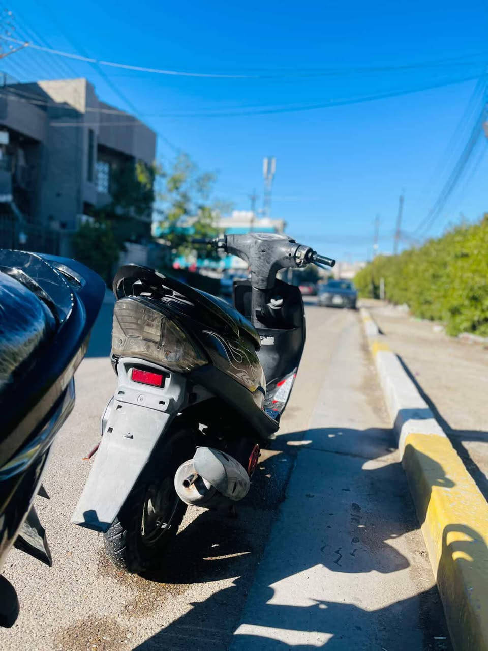 السلام عليكم دراجه ماكس عدله للبيع بلادي كهربايات كله شغاله وكامله كفرات بلادي بيه نقوصات بصيطه كلش ب600 وبيه مجال بصيط عنوان:بغداد البياع رقم: ***********
