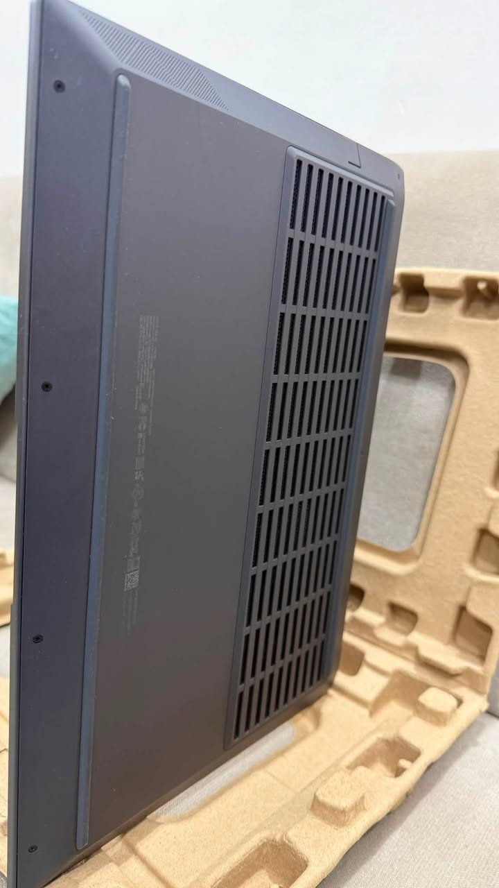 * الموديل: HP Victus 15
* المعالج: AMD Ryzen 7 7840HS
    * 8 أنوية / 16 خيط معالجة
    * تردد أساسي 3.8GHz
    * يصل إلى 5.1GHz مع Boost
    * معالج رسومي مدمج Radeon 780M  
* كرت الشاشة: NVIDIA GeForce RTX 4050
    * ذاكرة 6GB GDDR6
* الشاشة:
    * 15.6 بوصه
    * Full HD (1920×1080)
    * IPS
    * 144Hz
* الرام: 16GB DDR5 5600MHz 32GB 
* التخزين:512 m.2
* الوزن: حوالي 2.3 كغم

الابتوب نضيفه كلش مشحونه ب ٩٠ مره مكفوله من الشخوط والاعطال 

سعر890 الف🔥

مكاني الموصل 
تواصل خاص او ***********
