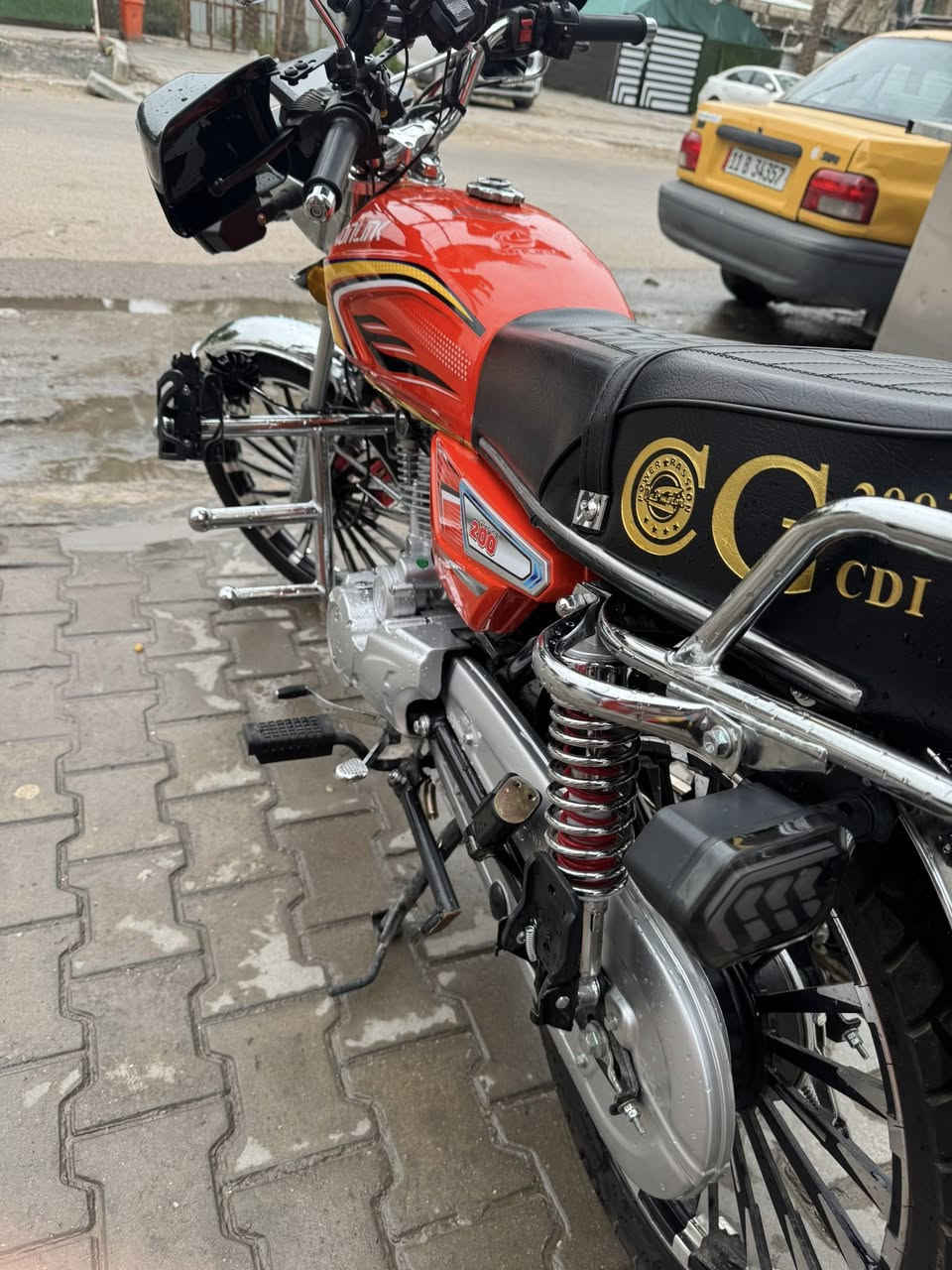 سلام عليكم دراجه ايراني موديل 25 اخت الجديد منزلها رمبه  علا أيدي اوراقها كامله السعر 950 وبي مجال والدراجه مماشيه هواي هذا رقمي ***********
