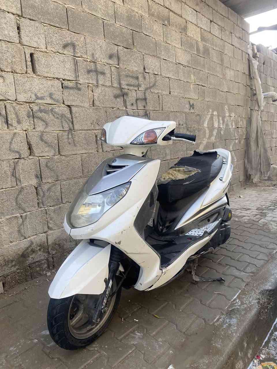 دراجة سكنس فحل للبيع او إمراوس حسب القناعه نوزل نضيفة بلاديه  شلعه معدل مكينه ناعمة بيهة صالنصة رياضي الدارجة جاهزه من كل النوحي السعر850 وبيه مجال العنوان بغداد حي أور الستفسار رقم ***********
