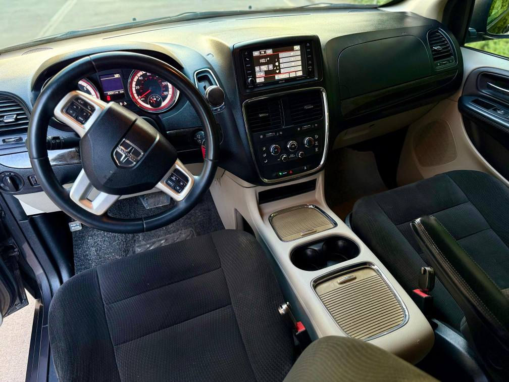 Dodge caravan ٢٠١٦کلین تایتل
دودج كيرفان ٢٠١٦ كلين تايتل
المكينة 3.6L V6
105 ألف مشيت
رقم سليماني
تحويل وغرامة على شرط
السيارة كلين تايتل كانت باسم إبراهيم خليل
ماكو أي بوياخ،   ماكو أي شوخت
الدوام على شرط
3 ركائز كوشن
أبواب وصندوق كهرباء
تحكمات على الدركسون
تحديد سرعة
جنوط كروم 17
4 كفرات جديدة بالأسفل
كير والمكينة على شرط
ماكو أي مشكلة بالسيارة
أرقام صاحب السيارة:
( *********** ) اسیا
( *********** ) کورک السليمانية, العراق
