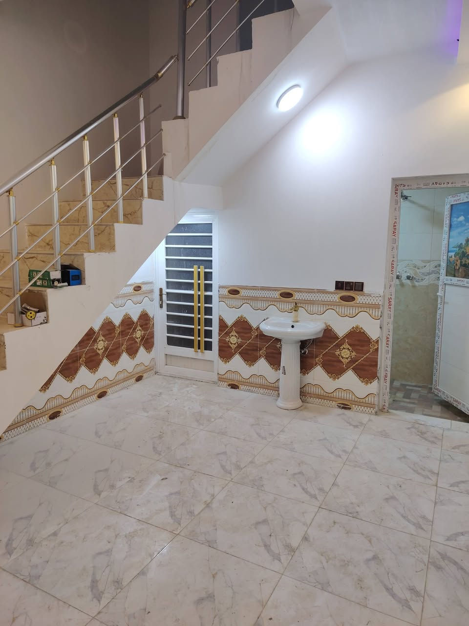 سلام عليكم بيت طابق واحد ٨٠ متر حي اخلاص
حولي ابو مهدي المهندس حي اخلاص خلف سفارة تركيا

طابو زراعي سند ٢٥ كامل خدمات ماء مجاري كهرباء وتبليط تحويل بسمك وقرار محكمه

استقبال وغرفة نوم وصاله

ومطبخ وصحيات عدد ٣

البيت باسمي بدون دلاليه

الاستفسار
***********
