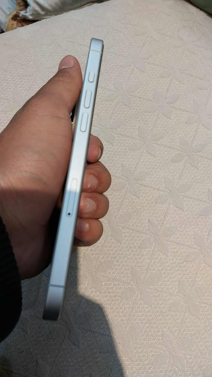 ايفون16بلص ابيض تك سيم كارت ذاكره 128بطاريه 100%مشحون 24مره ضمان سنه شهر من ماخذه تواصل ***********عنوان واسط الكوت سعر مليون وبي مجال
