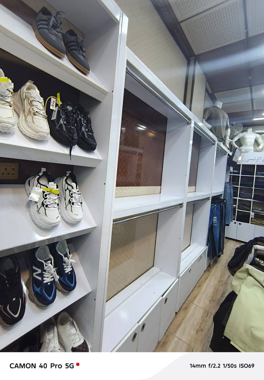 سلام عليكم الديكور ملابس رجالي للبيع أخو الجديد خشب السعر 850 وبي مجال انه مكلف بلنشر هاذ رقم الشخص وستفسرو منه ***********
