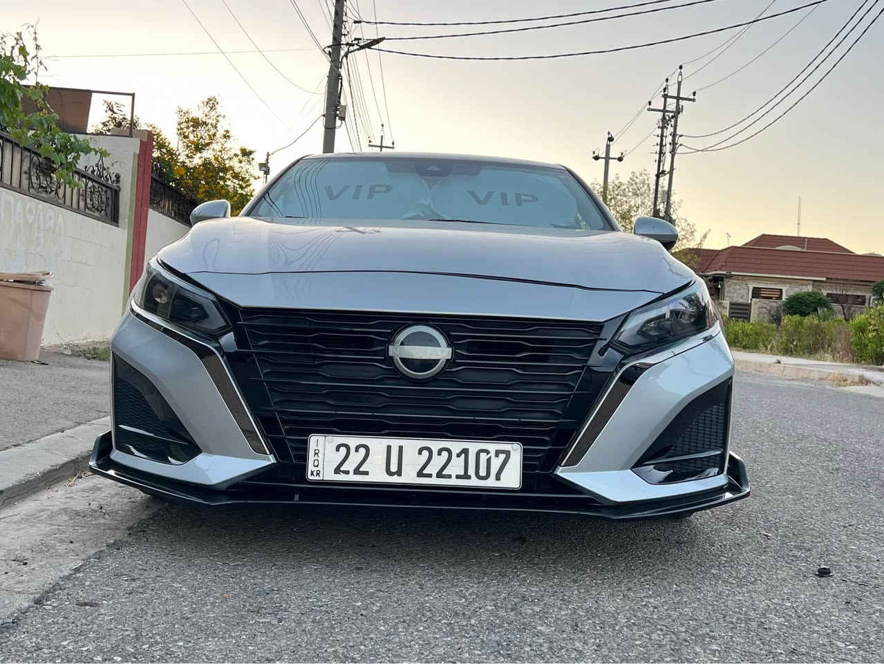 NISSAN ALTIMA 2023_SV 
السعر 145 مجال جيه إذا شراي
سنويه جديد 2030 بسمي شرط تحويل مباشر 
هزة جديد 2027
السياره بيها ثلاث قطع صبغ نص بونيد جاملغات امامي
رقم شاصي 1N4BL4DV2PN338015
السياره عنوان اربيل للاستفسار واتساب ***********
مواصفات السياره 👇

⚙️ الأداء والمحرك
* نوع المحرك: 4 أسطوانات (تنفس طبيعي) بسعة 2.5 لتر.
* القوة الحصانية: 188 حصاناً.
* عزم الدوران: 244 نيوتن متر.
* ناقل الحركة: أوتوماتيكي ذكي من نوع CVT بـ 7 سرعات وهمية.
* نظام الدفع: دفع أمامي (FWD) بشكل قياسي.
* سعة خزان الوقود: 61 لتر. [1, 2]

‎📺 المقصورة والترفيه
* الشاشة الترفيهية: شاشة لمسية جديدة كلياً مقاس 12.3 بوصة (أو 8 بوصة حسب الوكيل الإقليمي).
* الاتصال الذكي: دعم لاسلكي لنظامي Apple CarPlay و Android Auto.
* الشحن اللاسلكي: يتوفر شاحن لاسلكي للهواتف الذكية في الكونسول الوسطي..
* التكييف: مكيف هواء أوتوماتيكي ثنائي المناطق.
* التشغيل: تشغيل المحرك عن بعد مع زر تشغيل وإيقاف المحرك الذكي. [1, 2, 3]

‎🛡️ الأمان وأنظمة المساعدة (ProPILOT)
* الفرملة الطارئة: نظام الفرملة الطارئة الذكي مع خاصية استشعار المشاة.
* النقاط العمياء: نظام التحذير من النقاط العمياء (Blind Spot Warning).
* تحديد المسار: نظام التحذير ومنع الخروج عن المسار.
* الرادار الخلفي: حساسات خلفية للمساعدة على الركن مع كاميرا رؤية خلفية.
* الوسائد الهوائية: وسائد هوائية أمامية، جانبية، وستائرية لحماية الركاب. [1, 2, 3]

‎🚘 التصميم الخارجي
* الواجهة: شبك أمامي محدث بتصميم V-Motion الجديد كلياً لموديل 2023.
* الإضاءة: مصابيح أمامية ونهارية بتكنولوجيا LED.
* العجلات: جنوط ألمنيوم مقاس 17 بوصة (وتصل إلى 19 بوصة في بعض الأسواق المضاف إليها حزمة ProPILOT) أربيل, العراق
