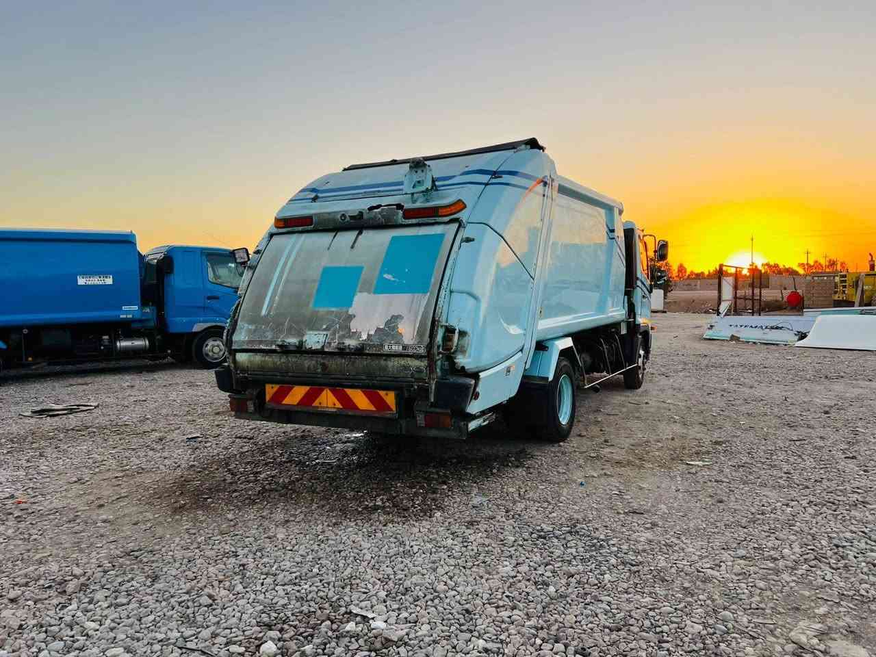 اللهم صل ع محمد وآل محمد 👍🇮🇶🇮🇶
هينو شيطان كابسه نفايات كبسه 10 مكعب 
مكينه 5 سلندر كهرباء دخول جديد 
 معرض النصر / قضاء النصر / ذي قار 
***********
***********
