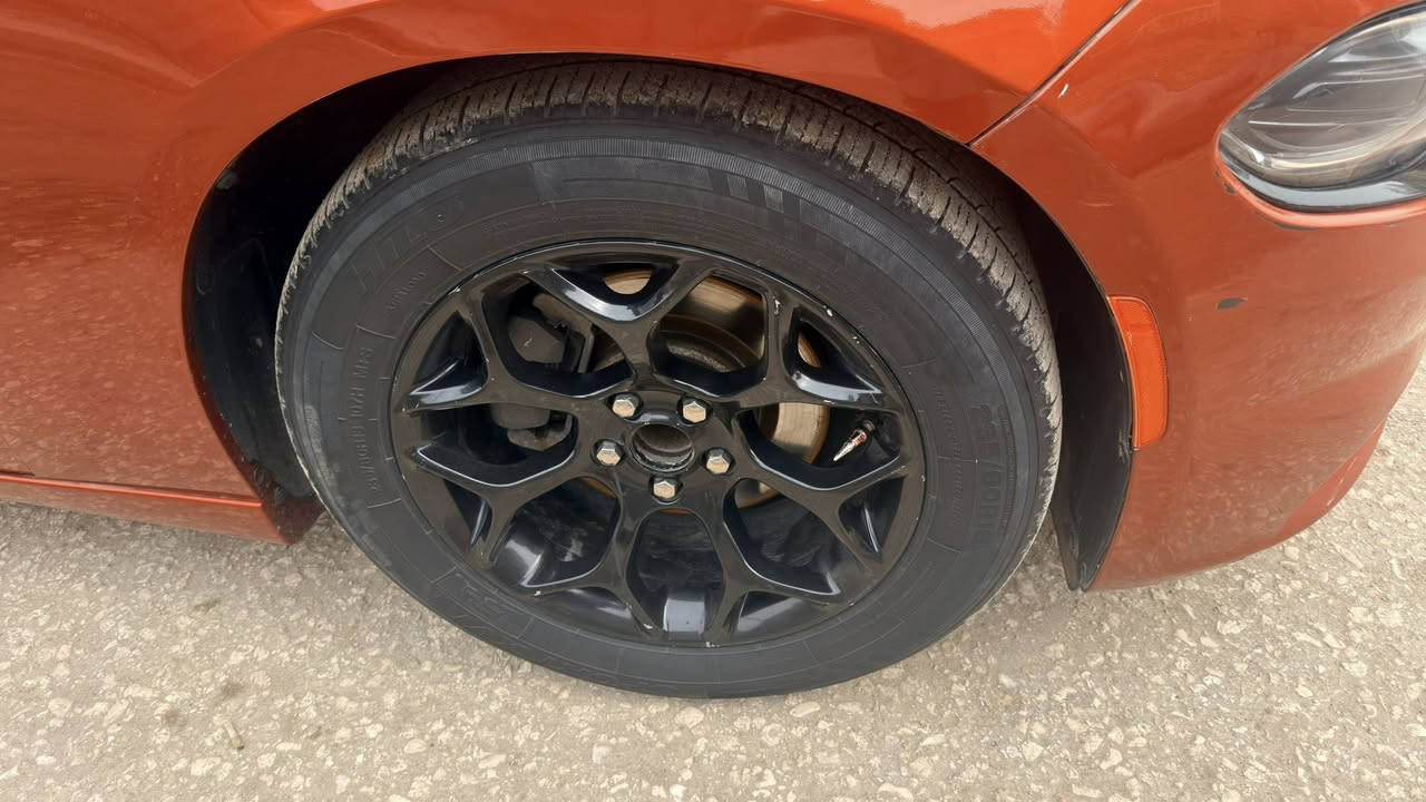 وياله للبيع فقط حجم 18 تخم تاير حساسات كله جديد واحد بي تصليح فقط  السعر 350 المكان ديوانية اتصل ***********
