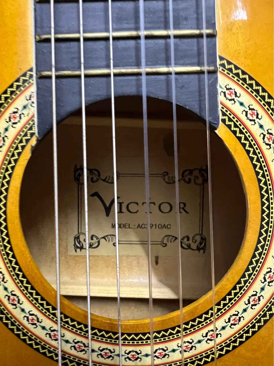 گيتار جديد استعمال قليل و اوتار جديدة + جنطة

رقمي واتساب : *********** بغداد, العراق
