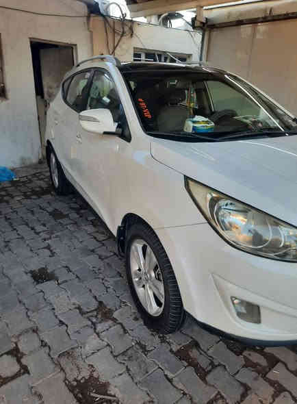 السلام عليكم عندي سياره توسان مودل 11 محرك 2400 سياره كلش حلوه باسمي تحويل ثاني يوما بيها صبغ بالباب اليمنى الصدر والخلف بس شخوط ما بيها اي ضربه صدر جديد العنوان بغداد الوزيريه رقم الهاتف*********** سعرها 135 وبيها مجال شيء بسيط
