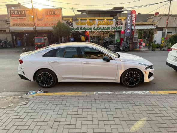 للبيع كي فايف 
موديل 2023 
السيارة فول 
بنوراما          السيارة فول مواصفات 
كشن كهرباء ⚡️    رقم بغداد 
ماشية 21 ميل 
السيارة احلة من الصور 
حادثهة مرفق بل منشور مع السونار هم موجود 
مكاني بغداد الدورة 
***********
السعر 198
