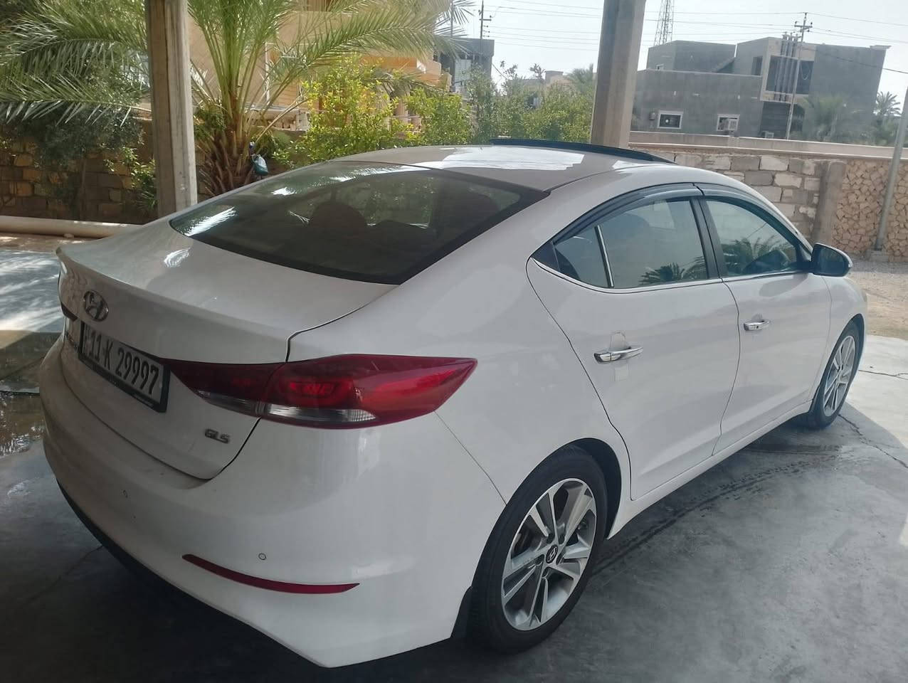 الانتره للبيع موديل 17ايرانيه فول مواصفات ماشيه 140السعر 165مكان رمادي خمسه كيلو رقم بغداد الجديد ***********
