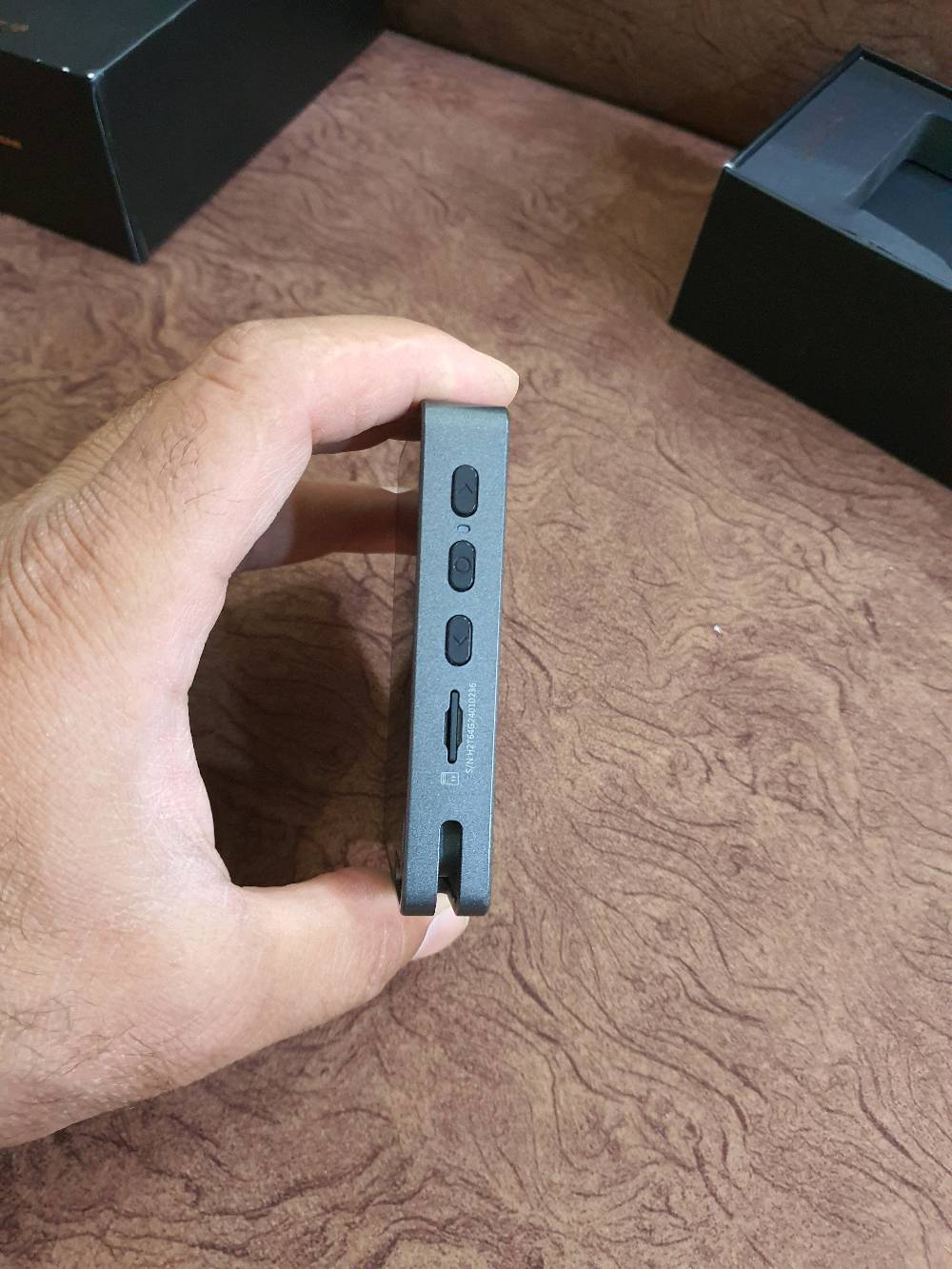 walker h2 Hi-Fi music player  
مشغل صوتيات احترافي من شركة والكر