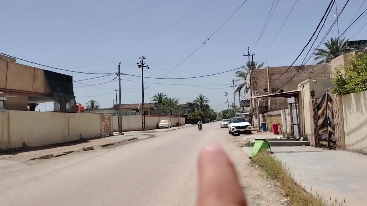 من رخصت الادمن المحترم بيت 300متر موقع ممتاز جدا حي المعلمين مجاور مدرسه حطين اول فرع من الشارع العام *********** او مراجعه مكتب دلهي مقابل مطعم عمو مهدي

