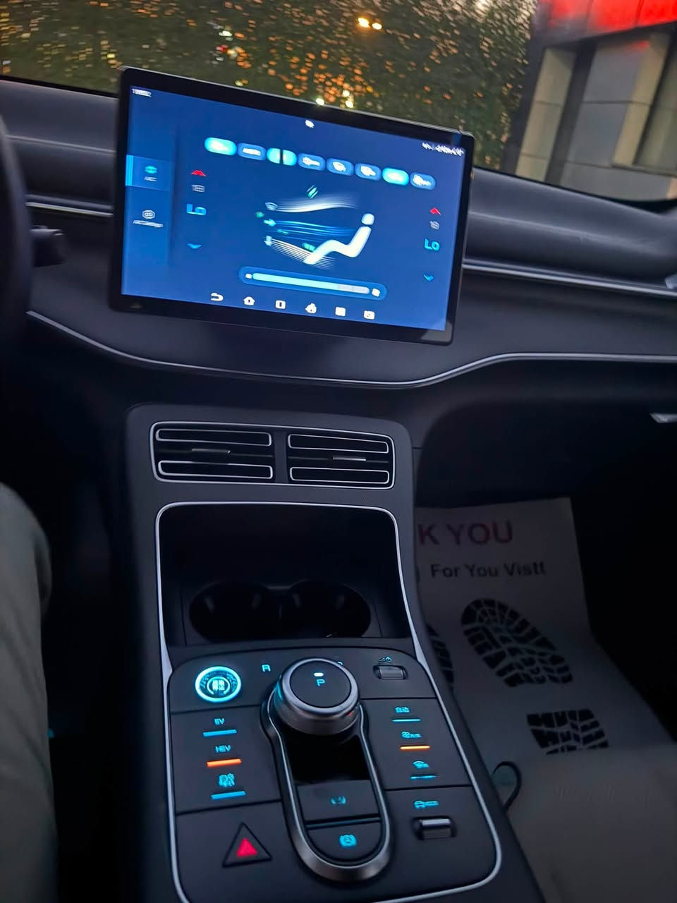 Byd دستروير لون اسود ماشبه ٩ الف فقط اخت الزيرو داخل ابيض وباقي المواصفات المعروفه رايده ب١٩٨٠٠ مليون مجال بسيط وتدللون 
***********
***********
