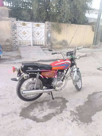 دراجه مكفوله وراق سكنر سكنر السعر 750 وبيه مجالللل مكاني عماره 0785264...