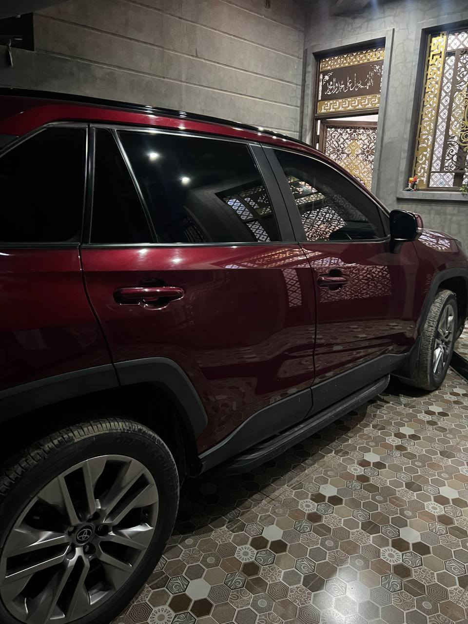 راف فور ٢٠٢٣ بانزين  للبيع فول مواصفات XLE premium 
كشنات جلد..تدفئة كشنات .فتحة..ستيرن تدفئة جنطة كهرباء ويل كب كروم ١٩
نظام صوتي jbl  كشن السايق خزن وكهربائي..بعد بيها كثير مواصفات 
السيارة مابيها نقص البجم مغلف والمرايات 
بعدها منفيست بأسمي ..السعر ب٢٤٠ بيها مجال..للاتصال او وتساب ***********
بيها ربع جاملغ تصليح وخشم الشاصي
