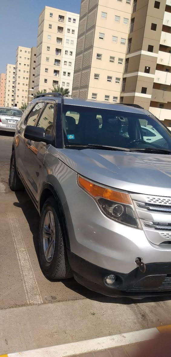 سلام عليكم ورحمة الله وبركاته اكسبلور 2012 بأسمي حادث بس الجاملغ الامامي بدون دواخل السعر 120 بيع او مراوس ***********
