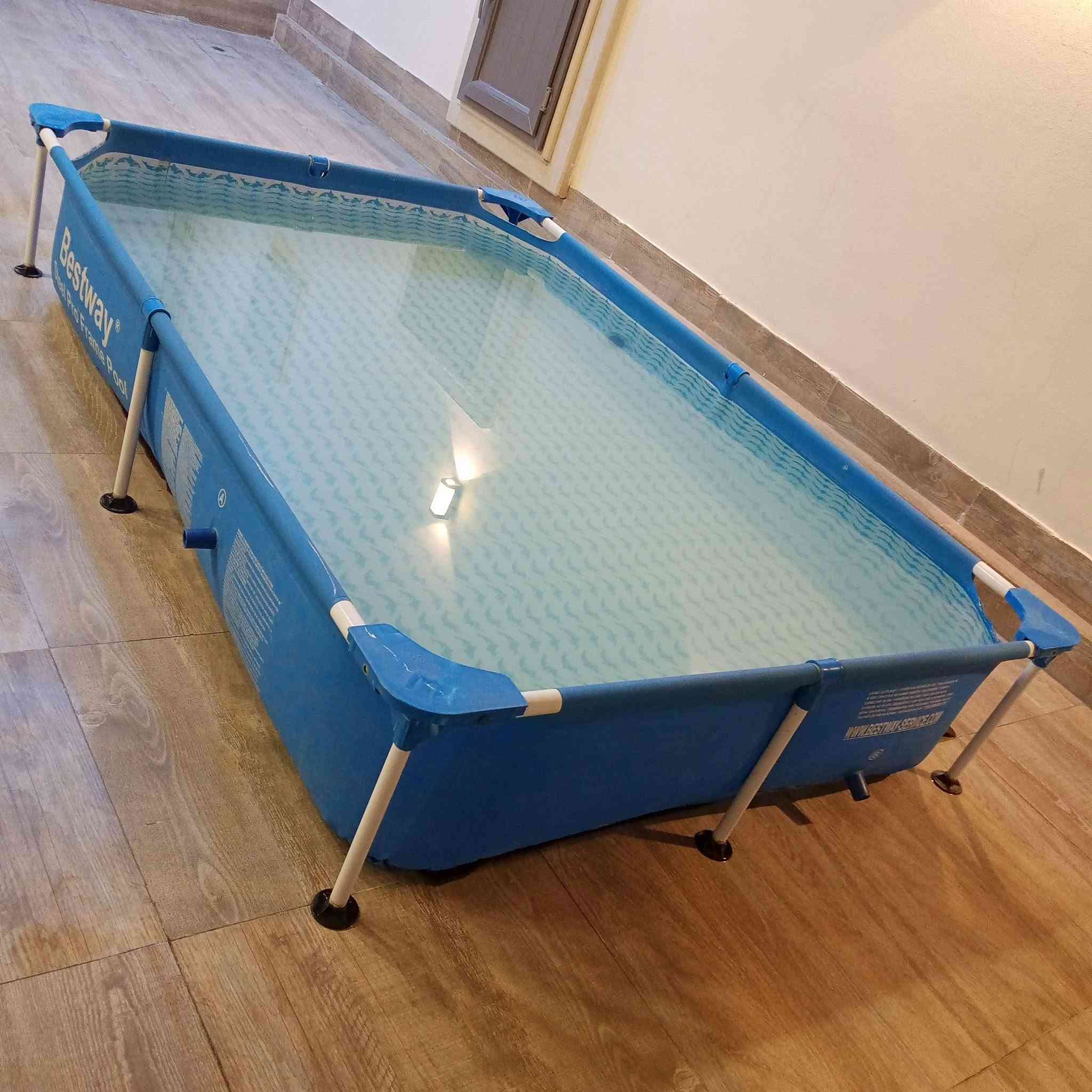 مسبح صناعه اوربي طول مترين ونص عرض متر ونص حي الوحده سعر 65 رقم ***********
