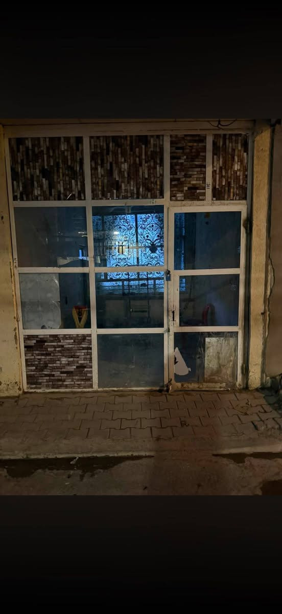 سلام عليكم جام خانه مال أسواق العرض 260 والطوال 290 سعرها 125 العنوان بغداد رقم الهاتف ***********
