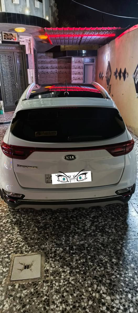 السلام عليكم سبورتج للبيع موديل ٢٠١٩ شكل ٢٠٢٠ ماشية ٤٠ حقيقي
المواصفاات...⛔
1- بصمة 
2- بانوراما
3- كشنات كهرباء جلد
4- شاشة اصلية و تبريد لمس 
5- تحكمات استيرن 
6- مري شفط 
7- قطعتين تبريدد 
8- ثلاث انضمة قيادة + مانع انزلاق 
9- حساسات امامية خلفية 
السيارة جديدة حرفيآ عله وضع الشركة سبير منازل 
السيارة مكفوله كفالة عامة عدااا رصعه صغيره ب الباب الخلف الصدر 🚫🚫
السعررر... 215$ ورقة 
العنوان بغداد قرب جزيرة بغداد السياحية 
للأستفسار اكثر *********** غير متواجد على فيسبوك و ماسنجر
