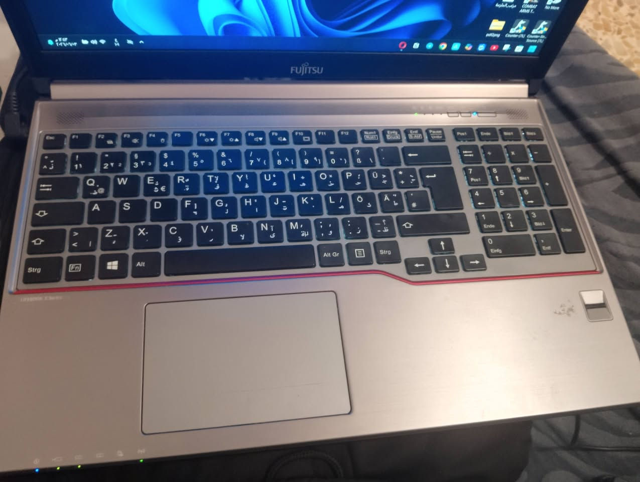 السلام عليكم
الابتوب للمراوس pc او للبيع 

لابتوب Fujitsu LIFEBOOK E756 ياباني أصلي بحالة ممتازة
​
​🔍 المواصفات الفنية للجهاز:
​الموديل: Fujitsu LIFEBOOK E756 (صناعة يابانية بالكامل Made in Japan).
​المعالج: Intel Core i5-6200U CPU @ 2.30GHz up to 2.40 GHz.
​الذاكرة العشوائية (RAM): 8.00 جيجابايت.
​النظام: Windows 11 Pro أصلي ومفعل.
​لوحة المفاتيح: كيبورد كامل مريح يدعم اللغتين العربية والإنجليزية، مع إضاءة خلفية (Backlit Keyboard) وقارئ بصمة مدمج للأمان

ملاحظة الابتوب يحتاج رامات 
متواجد واتساب 
***********
