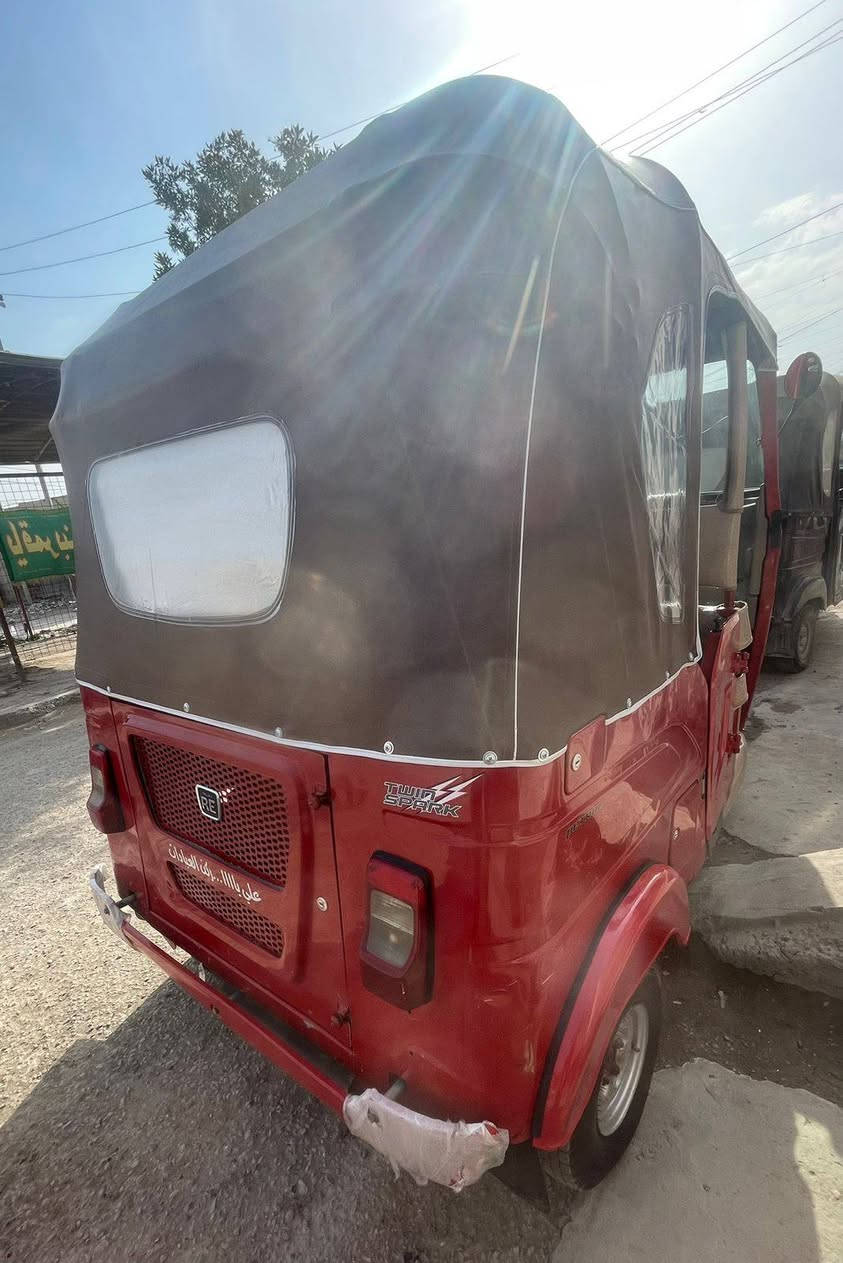 سلام عليكم تكتك ٢٢ شهر ٢ مرقم بغداد لوحات انكليزي بيها بارد عل كد شبر يم البانزين وبيها شي قليل هم بارد سعر ٨٧٠٠ مكاني بغداد ام كبر والغزلان ***********
