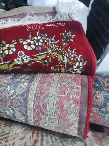 فە رشی ئێرانی سوره کانمان  لایه شتی  زۆر   جوانوو   تازه 8دانە  یه   دوو دوو له یە کن    قیاسیان  3به4  ئه توانی  بۆ ژورێکی 4به6 به کاری بێنی  وو   3به5ی   تیایه   له که لار  کۆنە  ***********
