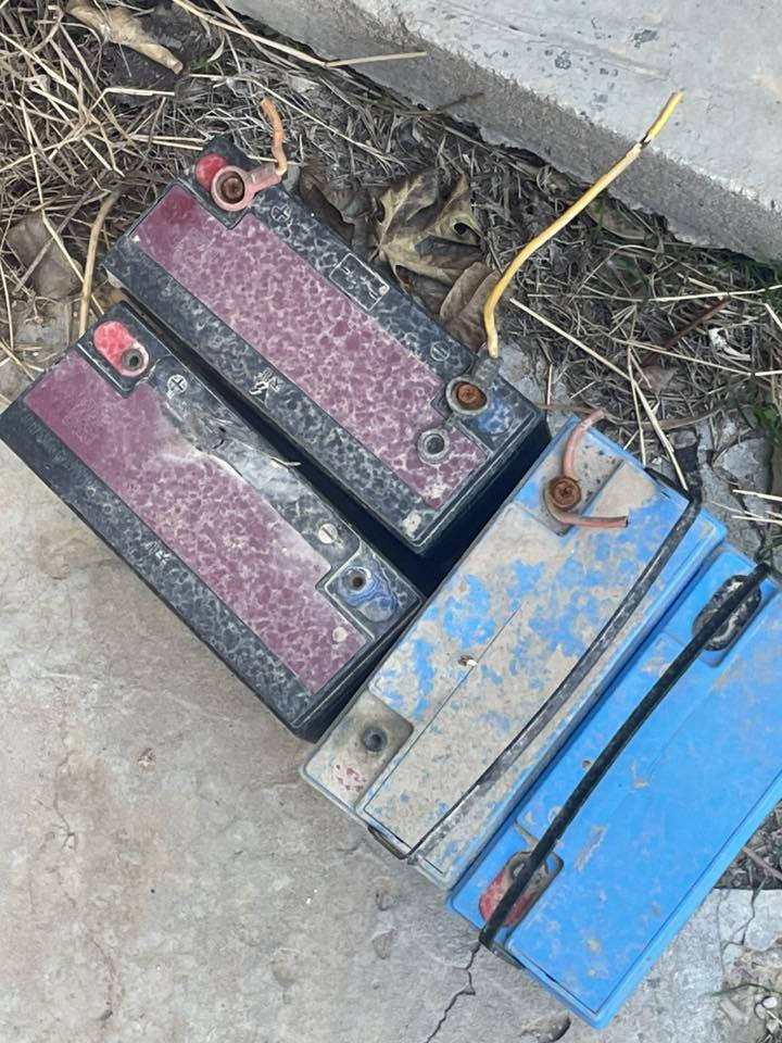 دراجه شحن إم تي آر سكنس دراجه ٥ بطاريات  بدون شاحنه تاخذه وتتوكل على الله حلوه تمشيك ٧٠ كيلو حقيقي + السرعه ٤٥ 
تيرات جديدات 
متروكه لين عندي دراجه بانزين 
ابيش تفيدك تعال اخذها ما اردك 
*********** اتصل عليه واتساب على الخط 
عنواني بغداد الزعفرانيه 
نوكصاتها واير  حراري 
وشاحنه 
جاملغ امامي
