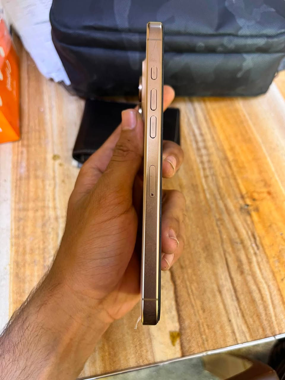 ايفون 16 برو ماكس
ذاكرة 256GB. 
بطارية 98 ودورات الشحن 240 دورة 
فقط مستبدل شاشة oled نوعية ممتازة والوانها حقيقية 
الجهاز نظيف جدا وسعره مليون و 100 وبيه مجال 
الجهاز وياه كارتونته وكيبله الاصلي 
العنوان البياع ***********
