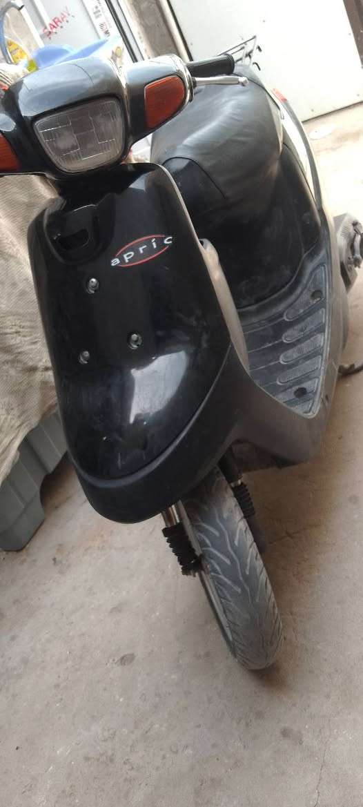 دراجه بطه حاويه برغي مامفتوح بيه
كلشي شغال بيه السعر 450 بيه مجال قليل حك الجيه 
مكاني نجف حي النصار ***********
