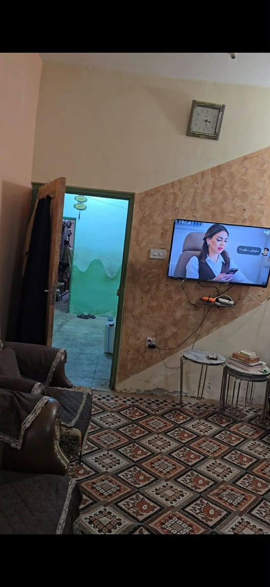 السلام عليكم
🏠بيت للبيع 🏠
في حي الشهداء الاول خلف مركز الشرطة الشرقي📍
الفرع قبل الاخير  ٢٠٠م طابو كونكريت ♦️مسلح البناء قديم
♦️البيت مقسم ٣ اقسام  غرفتين ♦️وصاله واستقبال وصحيات. الطابق ♦️الثاني  بناء متكامل غرفه واستقبال ♦️ومطبخ وصاله وصحيات بناء جديد ♦️الطابق الثاني نظافة البيت الارضي ♦️كما ماموضح بالفيديو
♦️السعر 85
للاستفسار مكتب الحي للعقارات والمقاولات العامه
***********//للتواصل واتساب
