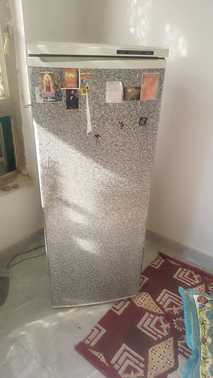ثلاجة ب100 نضيف واجمد خير من الله ع الفحص ماكاني كوت شارع النفط
للستفسار *********** 
علي الخاص مامتواجد
