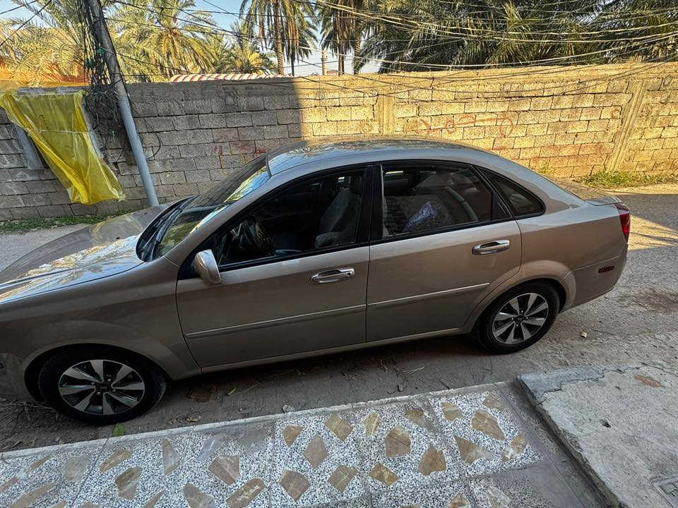 سوزوكي فورنزا ( اوبترا )
موديل ٢٠٠٨ رقم بغداد جديد 11T 
سيارة جديدة لوك جانت متروكة فترة مصبوغة عام جمالية وارد امريكي حادث جامرلغ خلفي ايسر فقط ( ضربة بسيطة ) 
مكينة ٢٠٠٠ تبريد تدفئة فول شغال 
سيارة جاهزة باذن الله فقط تلحيضات بسيطة 
كهربائيات كاملة مابيها اي نقص داخلها جدا نظيف 
السعر ٦٨ ورقة و بيها مجال بسيط جدا متوازي على بيعتها لان السيارة شايلتني و خير من الله 
للتواصل 
*********** 
متواجد على الخط و الواتساب
