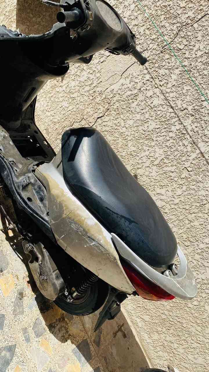 للبيع دراجه بريز طافيه السعر 175 
بغداد بلديات 

‭0770 586 7649‬
