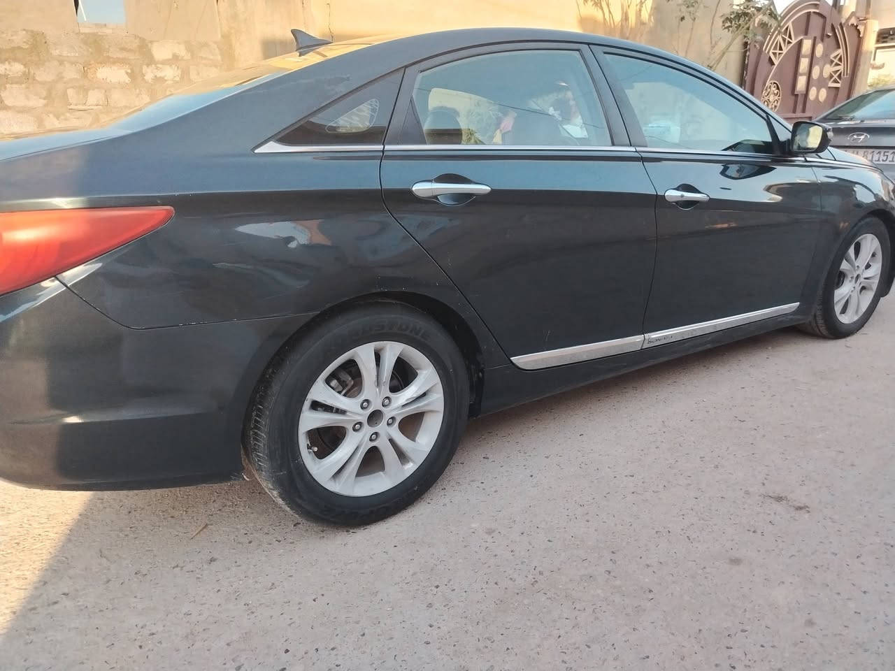 السلام عليكم سوناتا موديل 2011 وارد أمريكي حادثها الجاملغ الأمامي الايسر بدون دواخل محرك 2400 محرك وكير انضاف جدا السياره فول مواصفات واحد عله واحد بصمه تشغيل وبصمه أبواب وبصمه جنطه وفتحه سقف  تخم تاير صدر جديد كشن كهرباء كشنات تدفئه وتبريد اشاير بل مري تبريد شغال قطعتين تبريد منضومه تبريد جديده تبريد بيانو تحكم استيرن جهتين كشنات جلد نضام ايكو ومانع انزلاق  رقم بغداد دولي بسمي سنويه جديده هزه جديده بيها قطع صبغ ابيع حزام السياره جديده ما بيها اي نقص السعر 92وبيها مجال مكان السياره بغداد للاستفسار الاتصال على الرقم *********** ///***********
