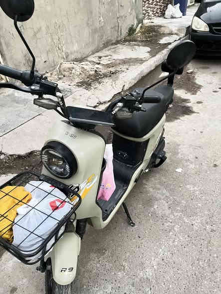 R9للبيع 
السعر500
العنوان الكاضمية 
***********
