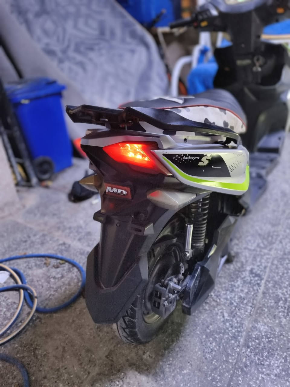 السلام عليكم دراجه نوع سكنس دراجه مفوله ٦بطاريات دبل بريكات فج أمامي خلفي وآل دراجه خير من الله وكفراته مضيفه وبيه مثبت سرعه والسعر(525) للتواصل و الاستفسار ***********
