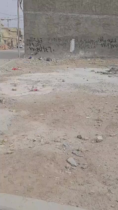 السلام عليكم قطعه ارض خلف مرور الرستميه بلاستثمار على شارع ١٦ تجاريه ١٣٥ متر واجها ٩ والنزال ١٥ مثل ماموضح بالفديو  موبايل ***********
